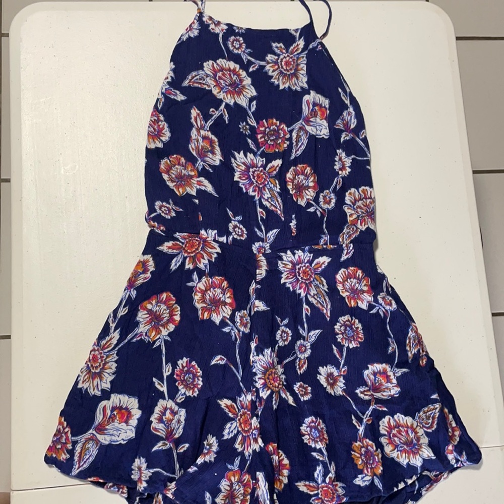 Size S open back Billabong romper
